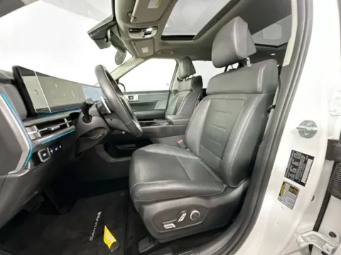 More photos of 2025 Hyundai Santa Fe Limited at AutoMax Preowned Framingham, MA