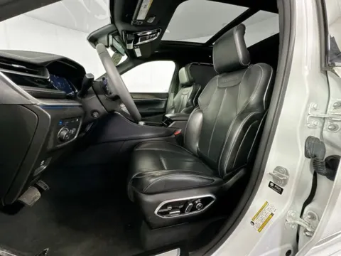 More photos of 2022 Jeep Grand Cherokee Overland 4xe at AutoMax Preowned Framingham, MA