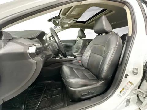More photos of 2024 Nissan Altima 2.5 SR at AutoMax Preowned Framingham, MA