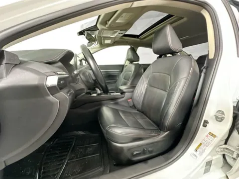 More photos of 2024 Nissan Altima 2.5 SR at AutoMax Preowned Framingham, MA