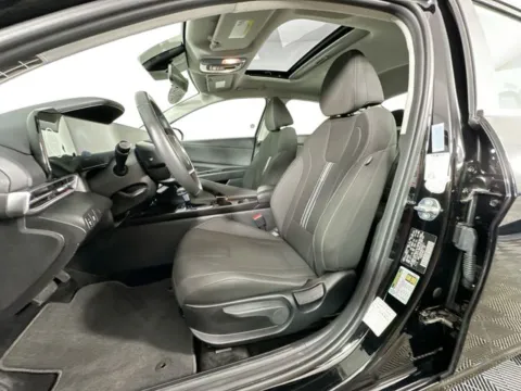 More photos of 2025 Hyundai Elantra SEL Convenience at AutoMax Preowned Framingham, MA