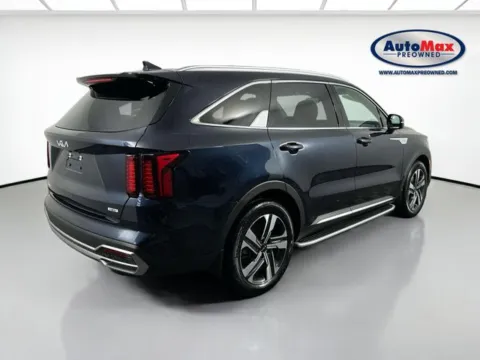 Photos of 2023 Kia Sorento Hybrid EX for sale in Framingham, MA at AutoMax Preowned Framingham