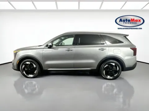 More photos of 2025 Kia Sorento Plug-In Hybrid SX Prestige at AutoMax Preowned Framingham, MA