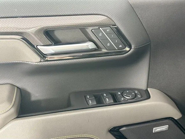 2024 Chevrolet Silverado 1500 ZR2 - Photo 19