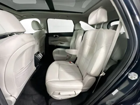 More photos of 2023 Kia Sorento Hybrid SX Prestige at AutoMax Preowned Framingham, MA