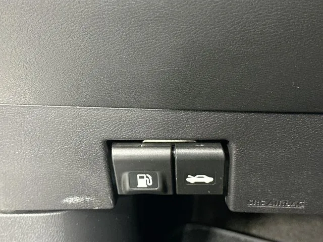2023 Nissan Versa Sedan SV - Photo 21