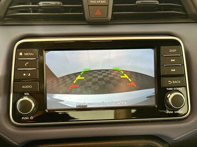 2023 Nissan Versa Sedan SV - Photo 13