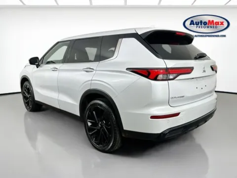 More photos of 2024 Mitsubishi Outlander SE Black Edition w/Pano Roof at AutoMax Preowned Framingham, MA
