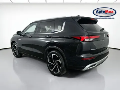 More photos of 2023 Mitsubishi Outlander PHEV SEL at AutoMax Preowned Framingham, MA