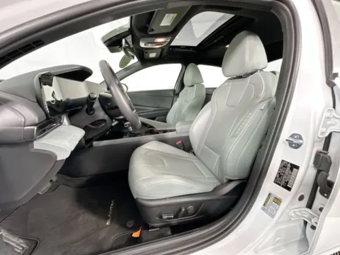 More photos of 2025 Hyundai Elantra Hybrid Limited at AutoMax Preowned Framingham, MA