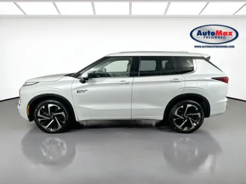 More photos of 2023 Mitsubishi Outlander PHEV SEL at AutoMax Preowned Framingham, MA