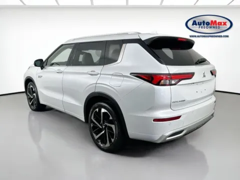 More photos of 2023 Mitsubishi Outlander PHEV SEL at AutoMax Preowned Framingham, MA