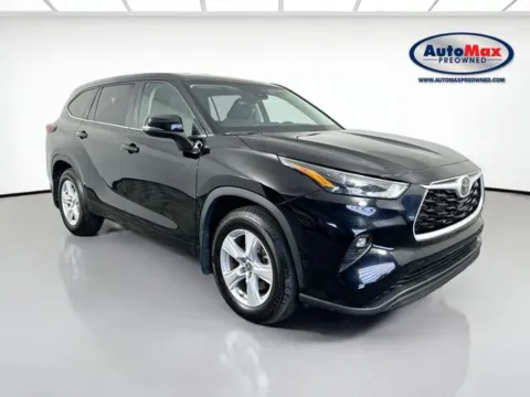 Black 2024 Toyota Highlander LE for sale in Framingham, MA