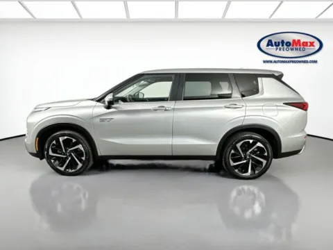 More photos of 2023 Mitsubishi Outlander PHEV SE at AutoMax Preowned Framingham, MA