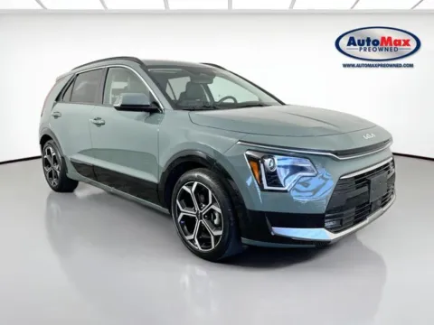 Green 2023 Kia Niro EX Touring for sale in Framingham, MA