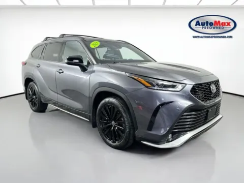 Gray 2023 Toyota Highlander XSE for sale in Framingham, MA