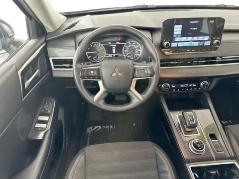 More photos of 2022 Mitsubishi Outlander SE at AutoMax Preowned Framingham, MA