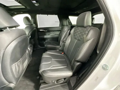 More photos of 2022 Hyundai Palisade Calligraphy at AutoMax Preowned Framingham, MA