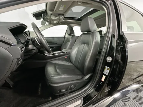 More photos of 2023 Hyundai Sonata Hybrid Limited at AutoMax Preowned Framingham, MA