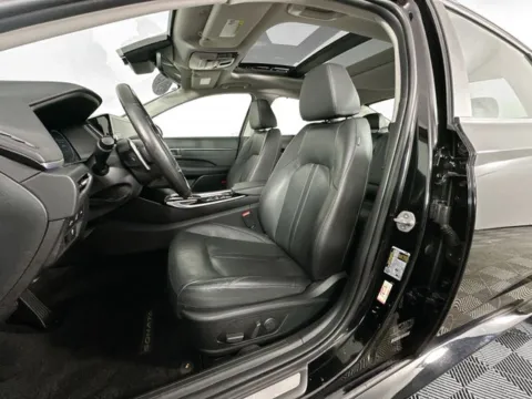 More photos of 2023 Hyundai Sonata Hybrid Limited at AutoMax Preowned Framingham, MA