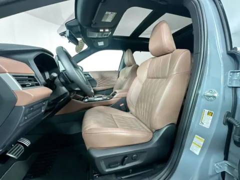 More photos of 2025 Mitsubishi Outlander SEL at AutoMax Preowned Framingham, MA