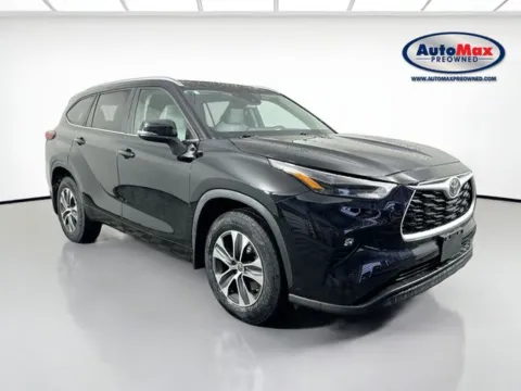 Black 2023 Toyota Highlander XLE for sale in Framingham, MA
