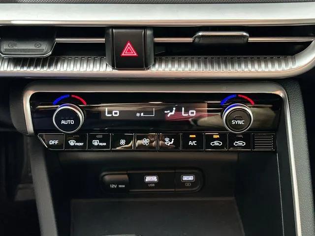 2024 Kia K5 GT-Line - Photo 14