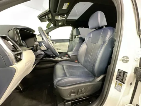 More photos of 2023 Kia Sorento Plug-In Hybrid SX Prestige at AutoMax Preowned Framingham, MA