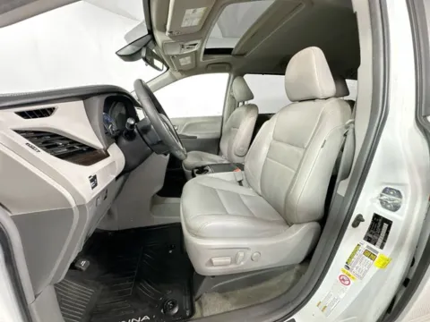 More photos of 2018 Toyota Sienna XLE at AutoMax Preowned Framingham, MA