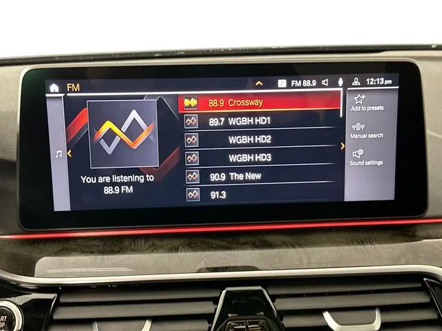 2023 BMW 5 Series 530i - Photo 13