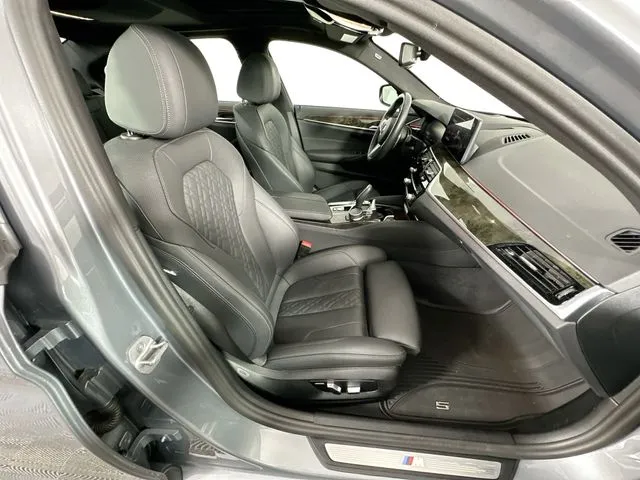 2023 BMW 5 Series 530i - Photo 30