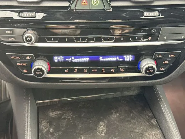 2023 BMW 5 Series 530i - Photo 15