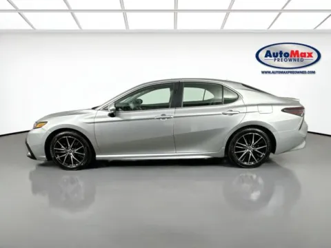 More photos of 2022 Toyota Camry Hybrid SE at AutoMax Preowned Framingham, MA