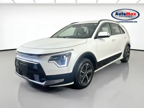 More photos of 2023 Kia Niro SX at AutoMax Preowned Framingham, MA
