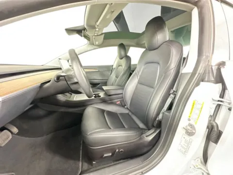 More photos of 2022 Tesla Model 3 Long Range at AutoMax Preowned Framingham, MA