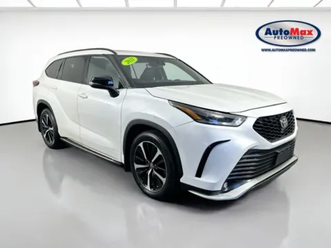 White 2021 Toyota Highlander XSE for sale in Framingham, MA