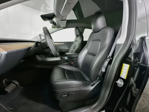 More photos of 2024 Tesla Model Y Long Range at AutoMax Preowned Framingham, MA