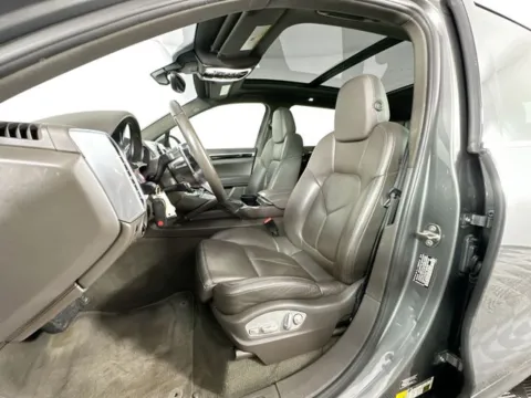 More photos of 2016 Porsche Cayenne at AutoMax Preowned Framingham, MA