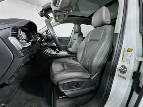 More photos of 2025 Audi Q7 55 Premium Plus at AutoMax Preowned Framingham, MA