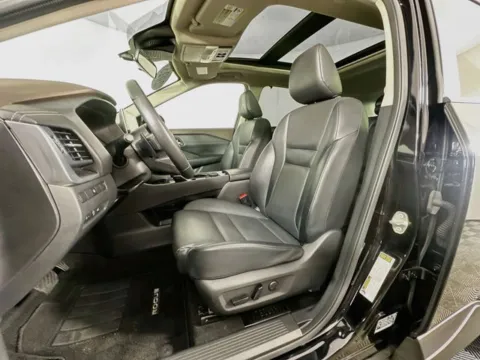 More photos of 2023 Nissan Rogue SV at AutoMax Preowned Framingham, MA