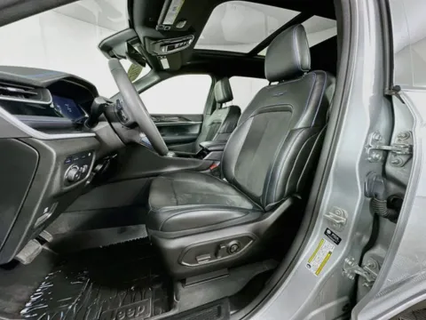 More photos of 2023 Jeep Grand Cherokee Trailhawk 4xe at AutoMax Preowned Framingham, MA