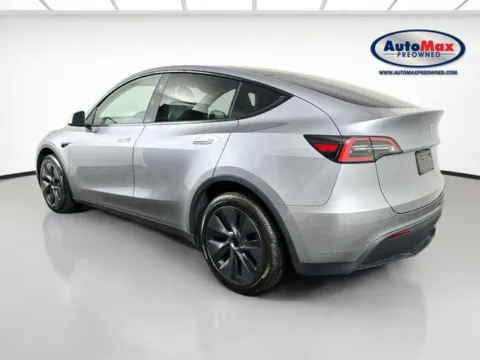More photos of 2024 Tesla Model Y Long Range at AutoMax Preowned Framingham, MA