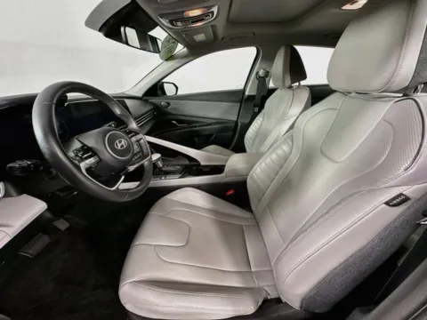 More photos of 2024 Hyundai Elantra Limited at AutoMax Preowned Framingham, MA