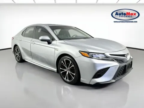 Silver 2018 Toyota Camry SE for sale in Framingham, MA