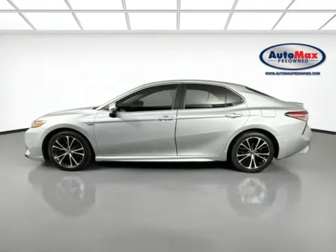 More photos of 2018 Toyota Camry SE at AutoMax Preowned Framingham, MA