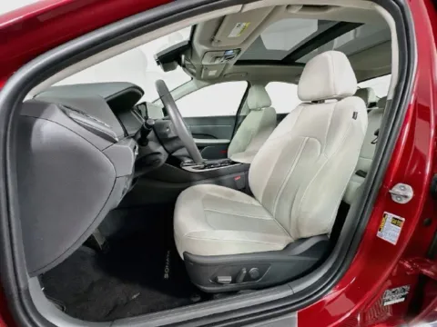 More photos of 2023 Hyundai Sonata SEL at AutoMax Preowned Framingham, MA