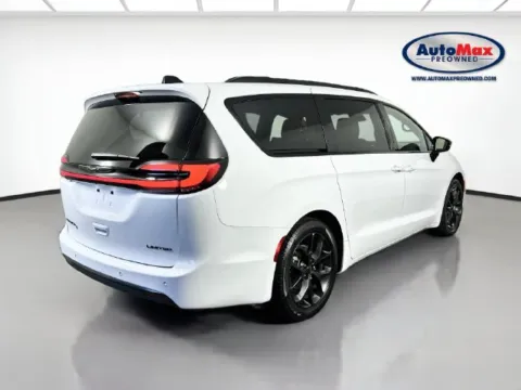 Photos of 2025 Chrysler Pacifica Limited for sale in Framingham, MA at AutoMax Preowned Framingham
