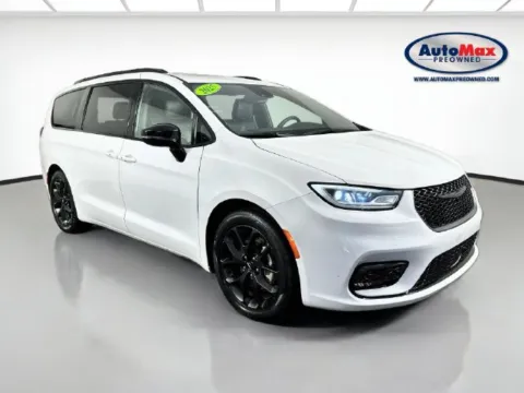 White 2025 Chrysler Pacifica Limited for sale in Framingham, MA