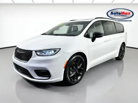 More photos of 2025 Chrysler Pacifica Limited at AutoMax Preowned Framingham, MA