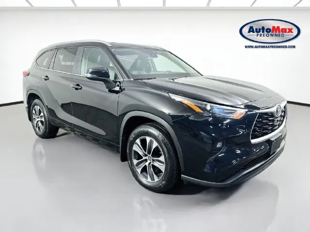 Black 2023 Toyota Highlander XLE for sale in Framingham, MA